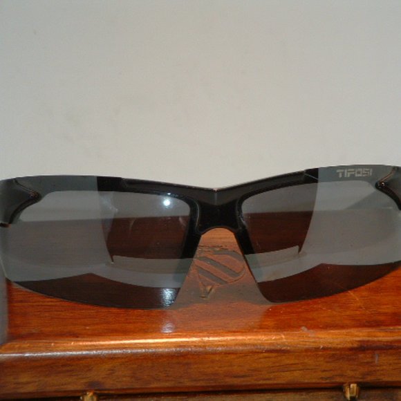 Pre-Owned Men’s Black Tifosi Aethon Shield Sunglasses - Picture 1 of 5
